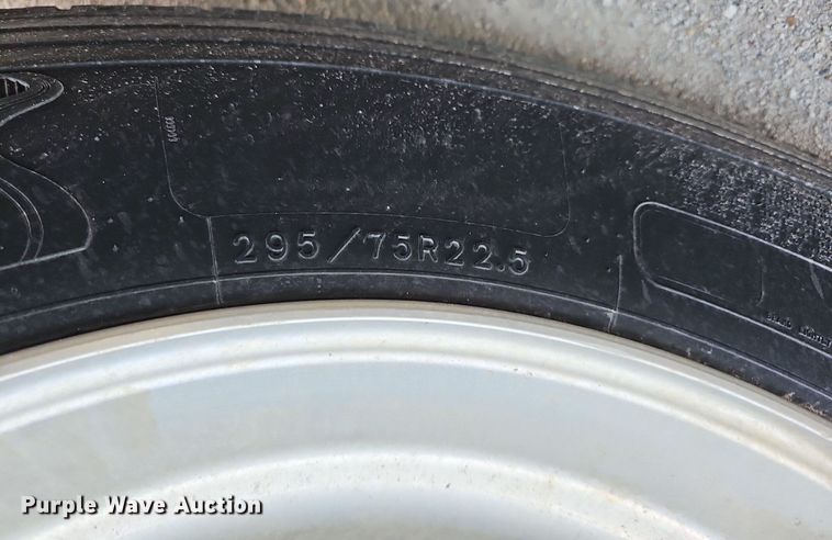 image for item DP0851 2010 Freightliner Cascadia semi truck