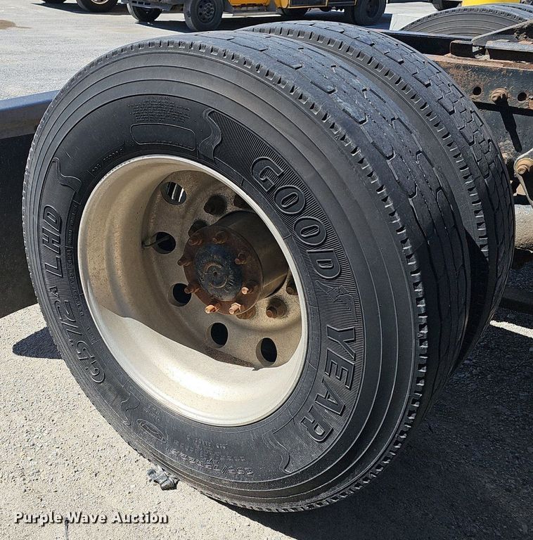 image for item DP0851 2010 Freightliner Cascadia semi truck