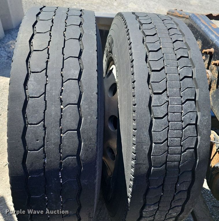 image for item DP0851 2010 Freightliner Cascadia semi truck