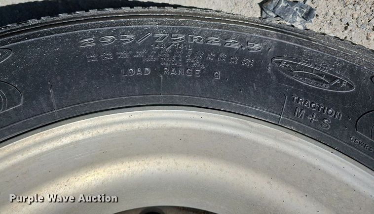 image for item DP0851 2010 Freightliner Cascadia semi truck