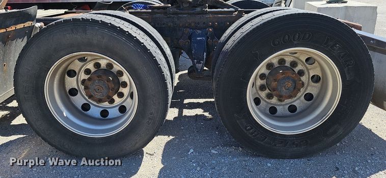 image for item DP0851 2010 Freightliner Cascadia semi truck