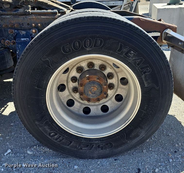 image for item DP0851 2010 Freightliner Cascadia semi truck