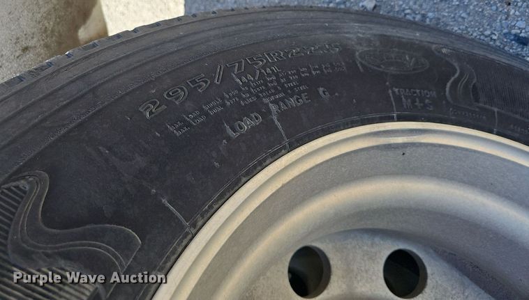 image for item DP0851 2010 Freightliner Cascadia semi truck