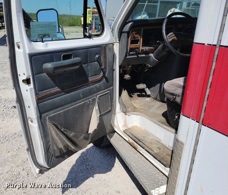 image for item DP1418 1991 Ford E350 ambulance