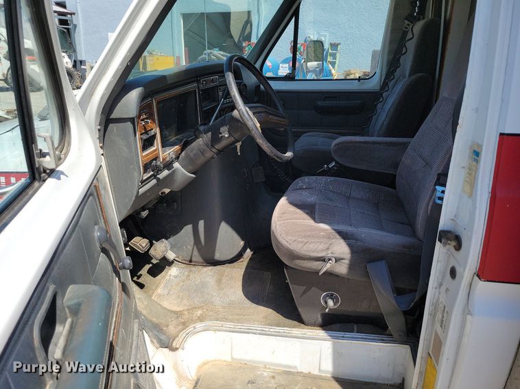 image for item DP1418 1991 Ford E350 ambulance