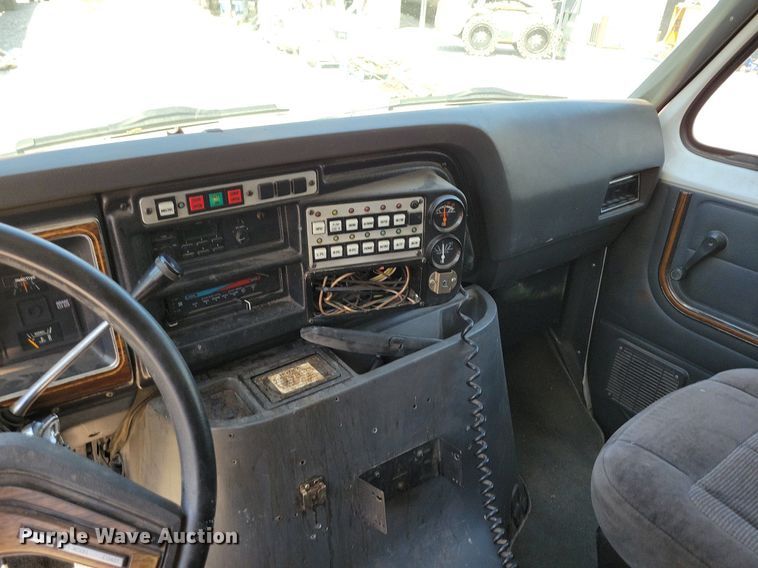 image for item DP1418 1991 Ford E350 ambulance