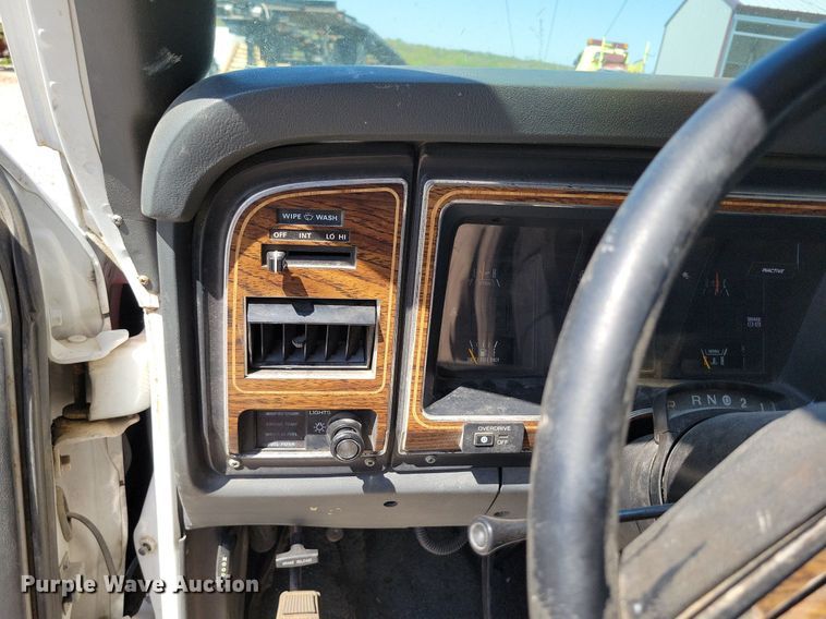 image for item DP1418 1991 Ford E350 ambulance