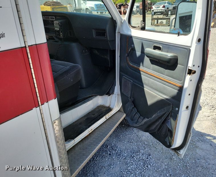image for item DP1418 1991 Ford E350 ambulance
