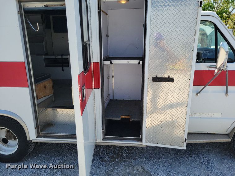 image for item DP1418 1991 Ford E350 ambulance