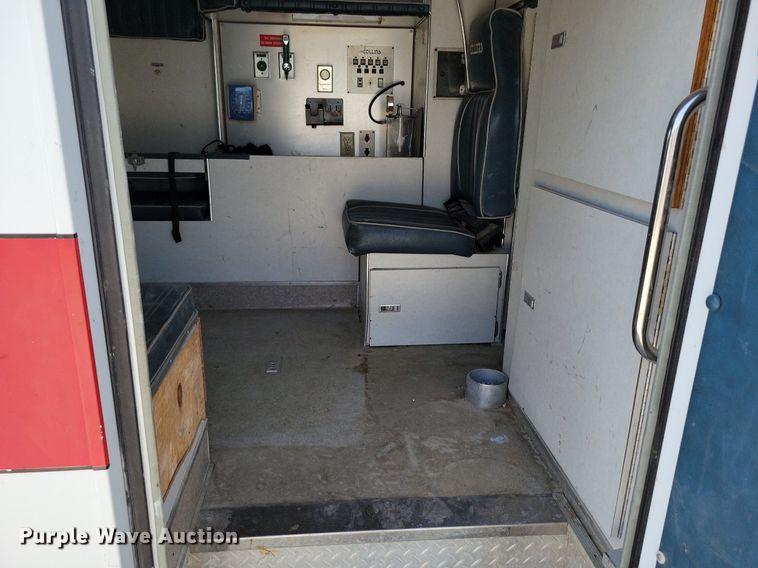 image for item DP1418 1991 Ford E350 ambulance