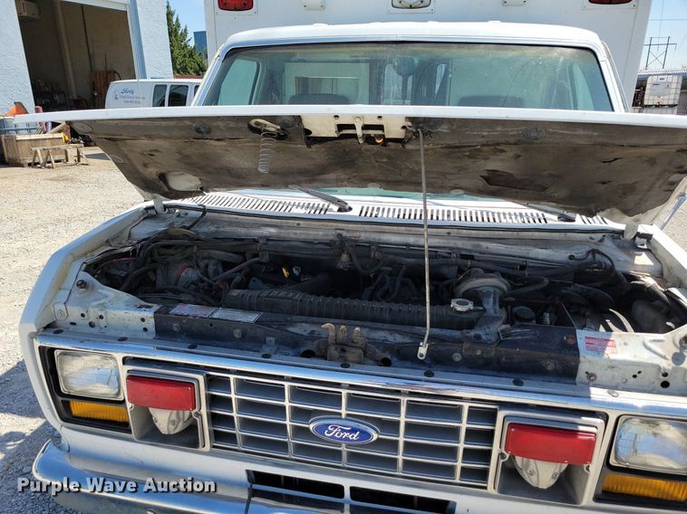 image for item DP1418 1991 Ford E350 ambulance
