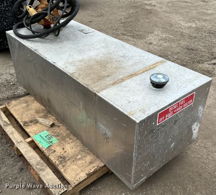 image for item DQ0785 (3) auxiliary fuel tanks