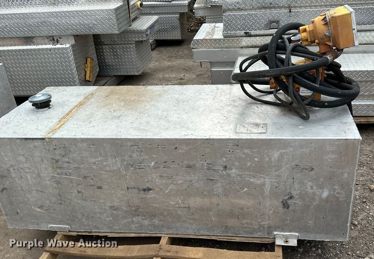 image for item DQ0785 (3) auxiliary fuel tanks