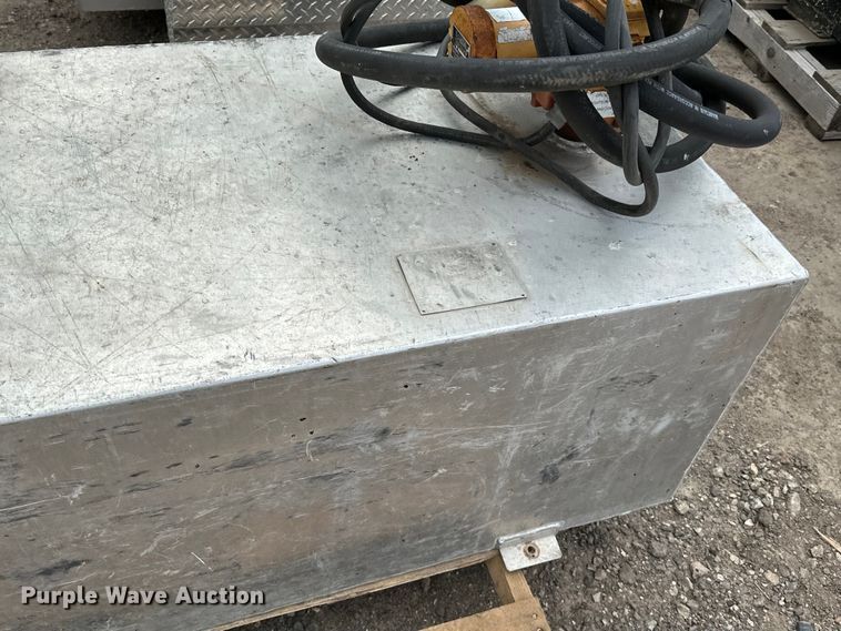 image for item DQ0785 (3) auxiliary fuel tanks