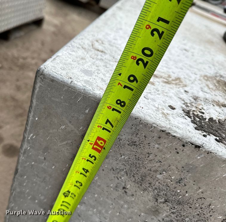 image for item DQ0785 (3) auxiliary fuel tanks