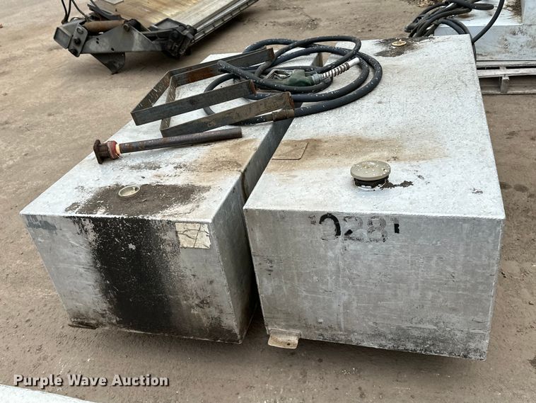 image for item DQ0785 (3) auxiliary fuel tanks