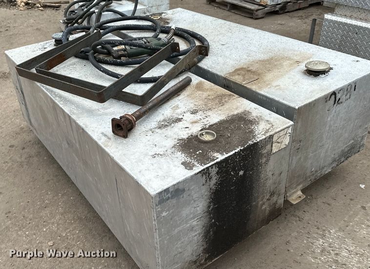 image for item DQ0785 (3) auxiliary fuel tanks