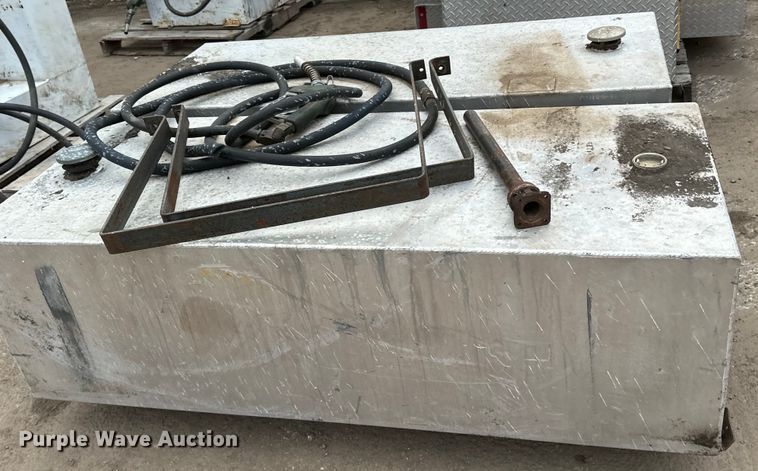 image for item DQ0785 (3) auxiliary fuel tanks