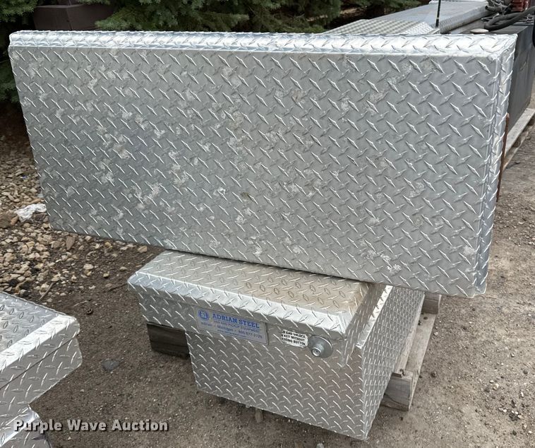 image for item DQ0788 (2) pallets of toolboxes