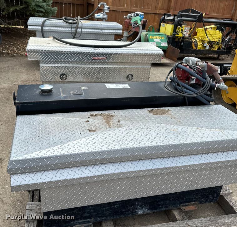 image for item DQ0793 (3) auxiliary fuel tanks