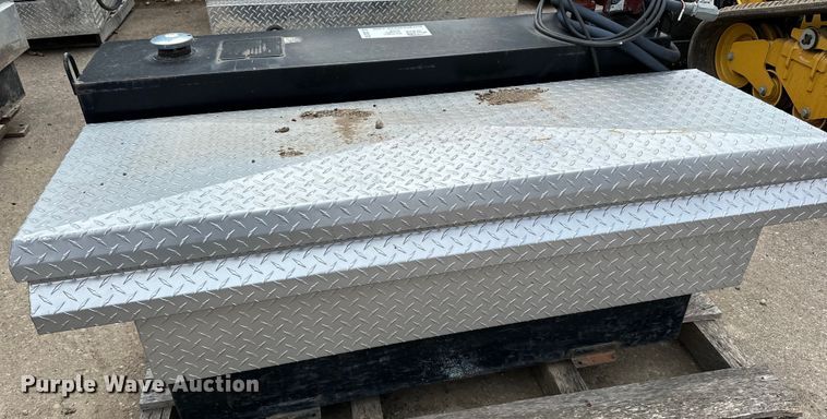 image for item DQ0793 (3) auxiliary fuel tanks