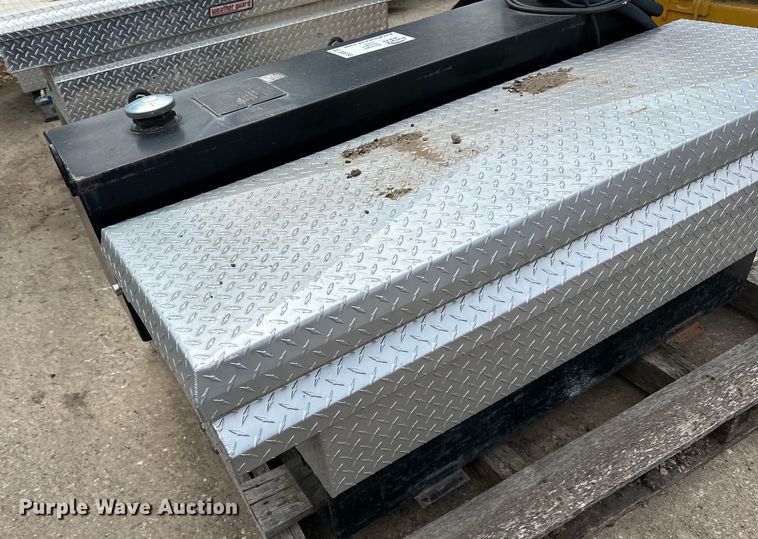 image for item DQ0793 (3) auxiliary fuel tanks