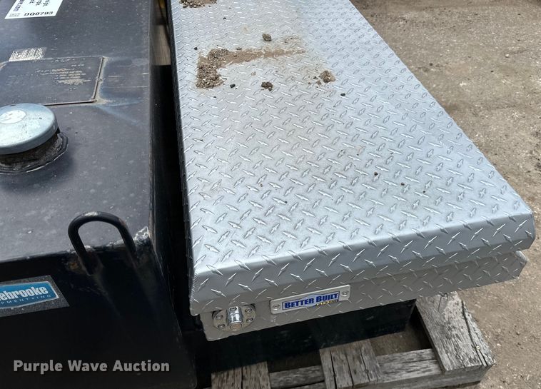 image for item DQ0793 (3) auxiliary fuel tanks