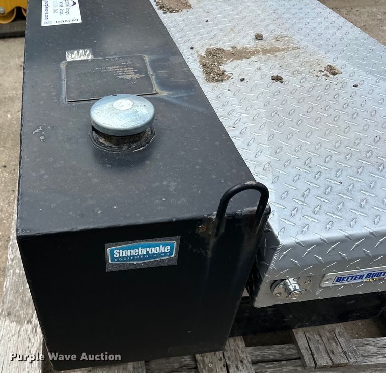 image for item DQ0793 (3) auxiliary fuel tanks