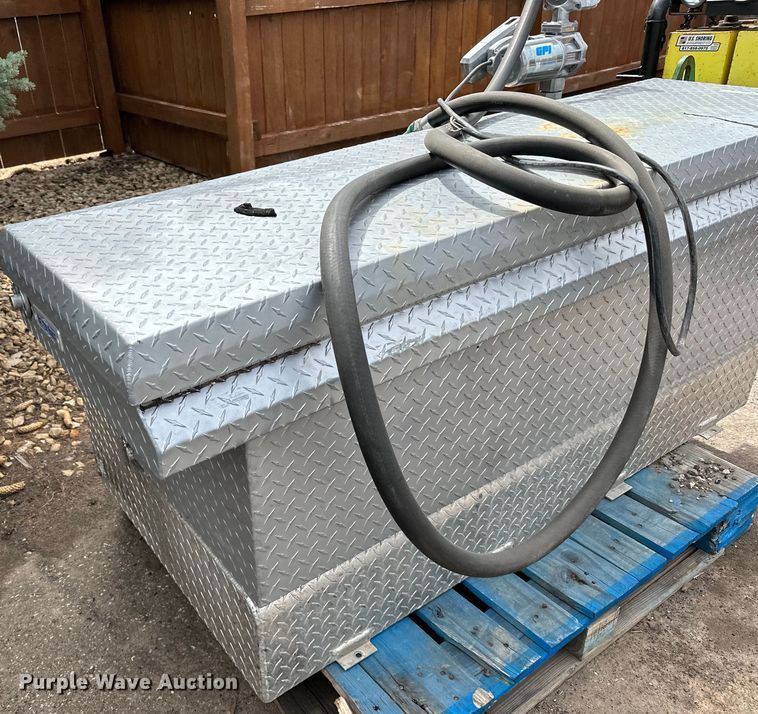 image for item DQ0793 (3) auxiliary fuel tanks