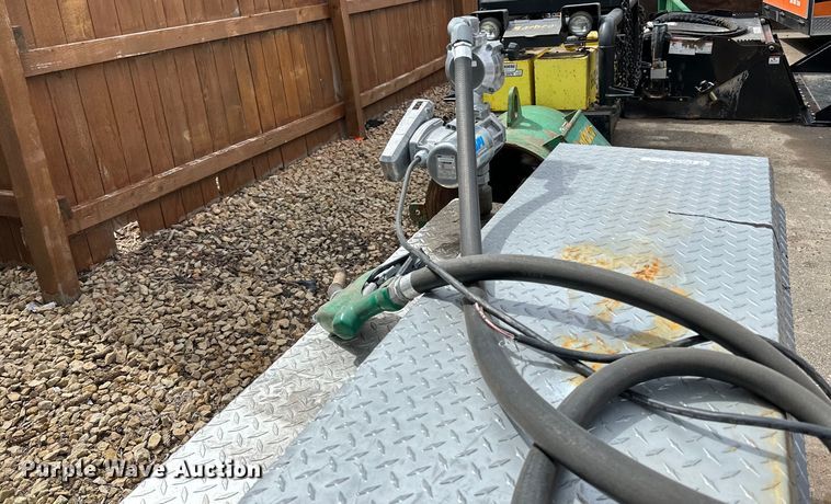 image for item DQ0793 (3) auxiliary fuel tanks