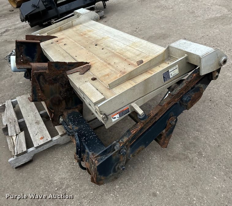 image for item DQ0794 Maxxon  end lift gate