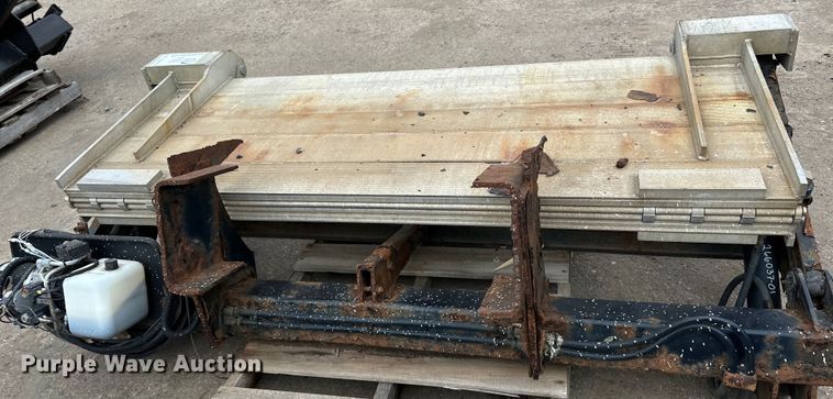 image for item DQ0794 Maxxon  end lift gate