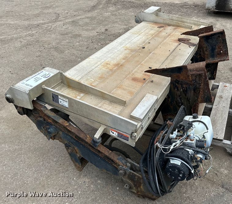 image for item DQ0794 Maxxon  end lift gate