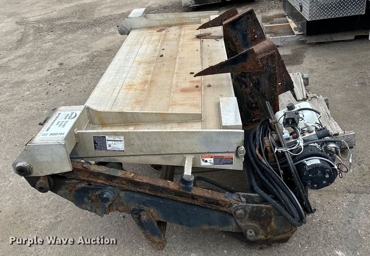 image for item DQ0794 Maxxon  end lift gate