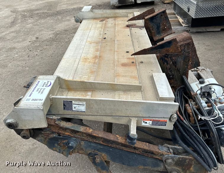 image for item DQ0794 Maxxon  end lift gate