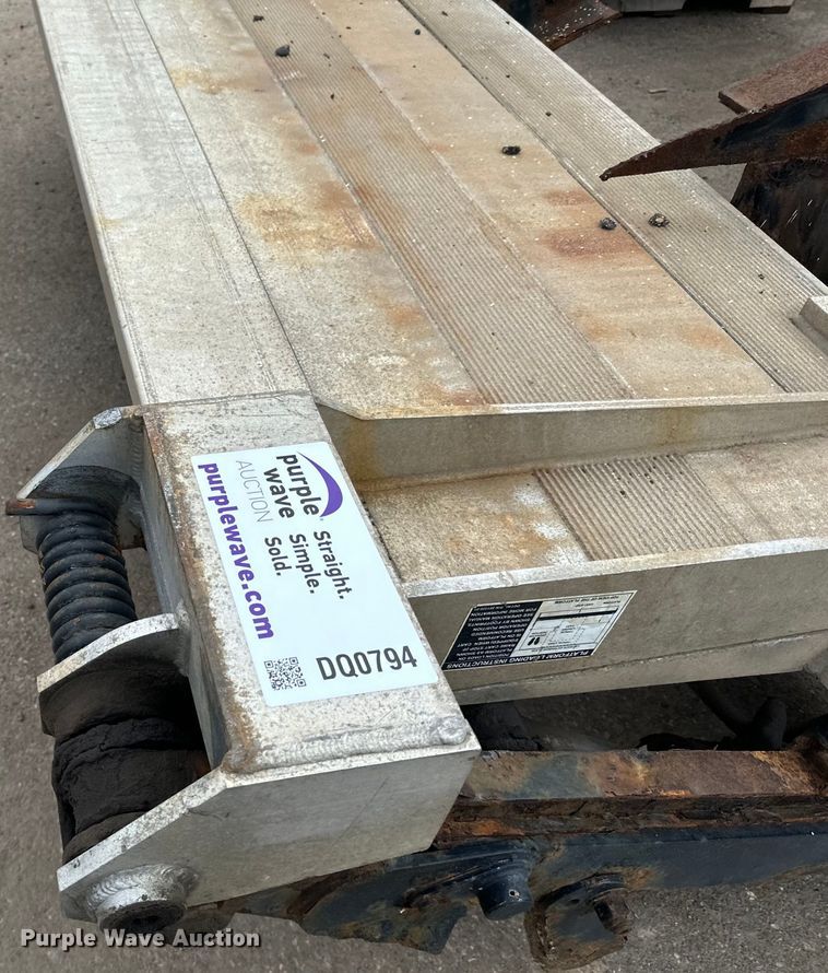 image for item DQ0794 Maxxon  end lift gate