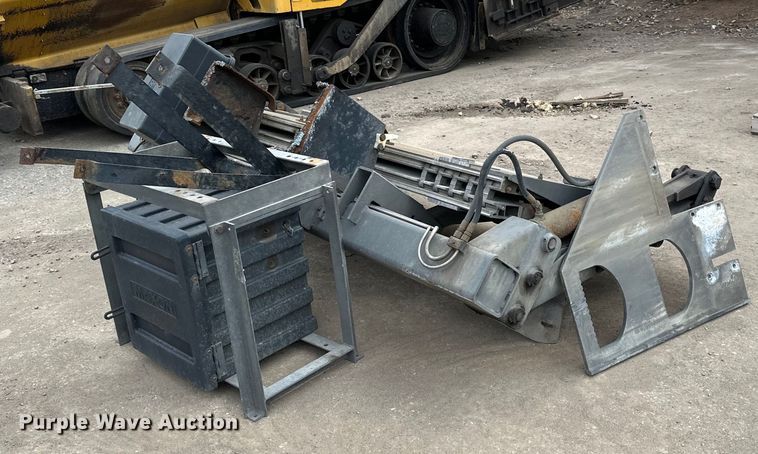 image for item DQ0795 Maxxon  end lift gate