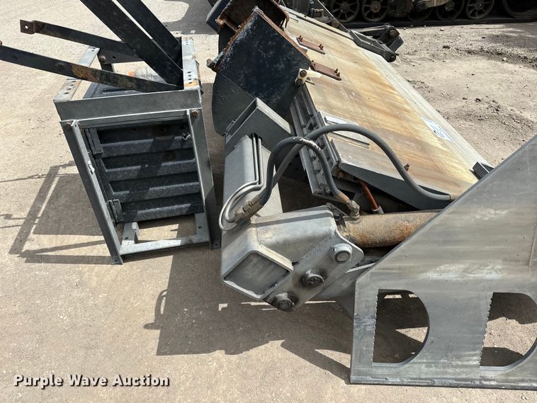 image for item DQ0795 Maxxon  end lift gate