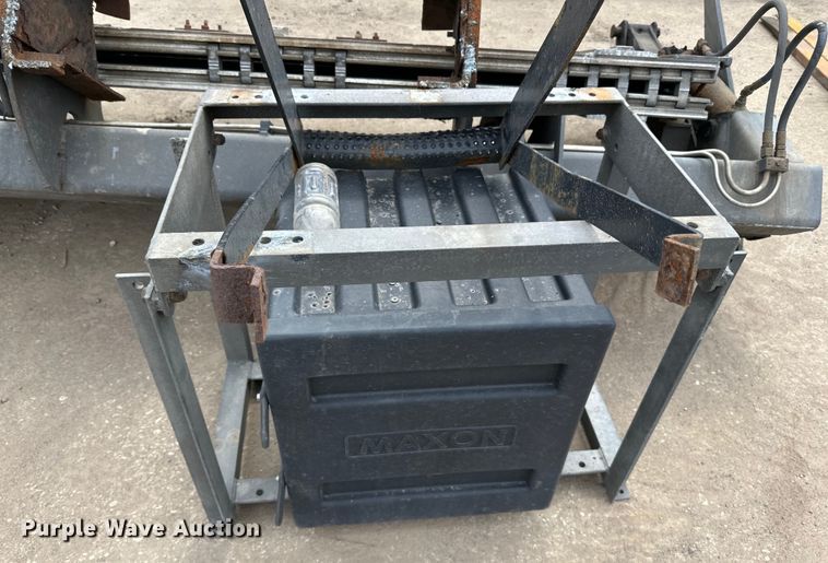 image for item DQ0795 Maxxon  end lift gate