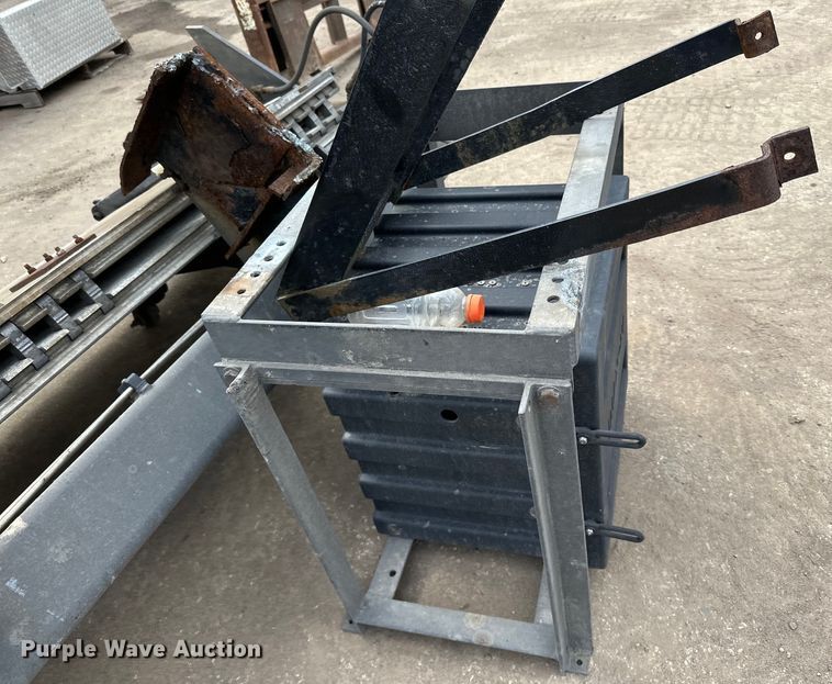 image for item DQ0795 Maxxon  end lift gate