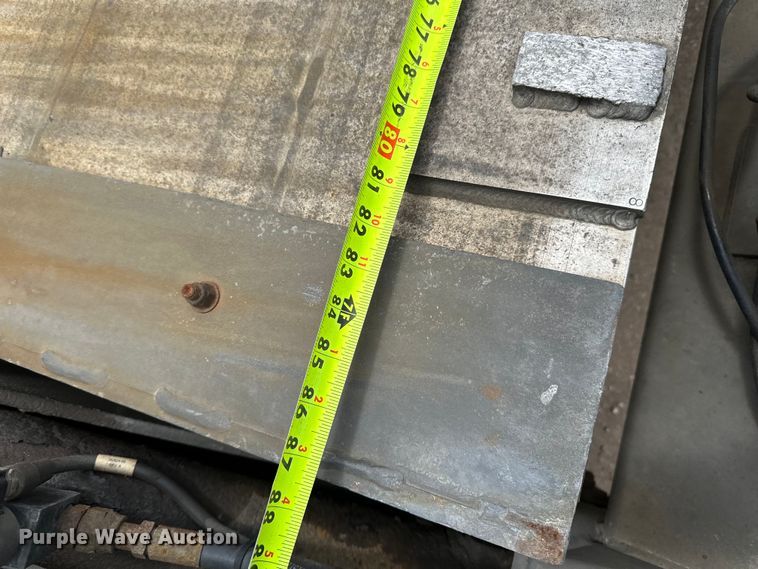 image for item DQ0795 Maxxon  end lift gate
