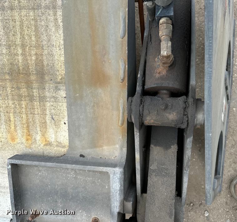 image for item DQ0795 Maxxon  end lift gate