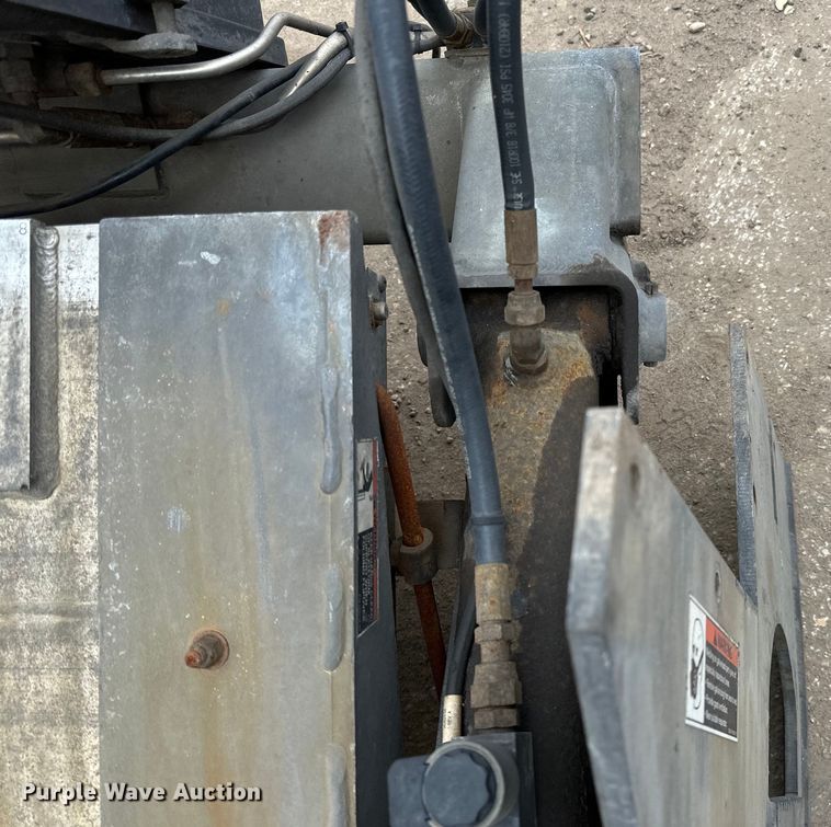 image for item DQ0795 Maxxon  end lift gate