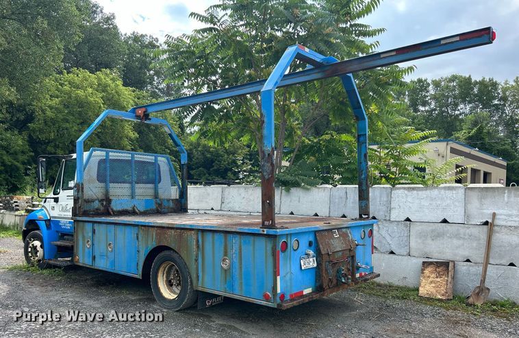 image for item DQ0900 2007 International 4300 flatbed truck