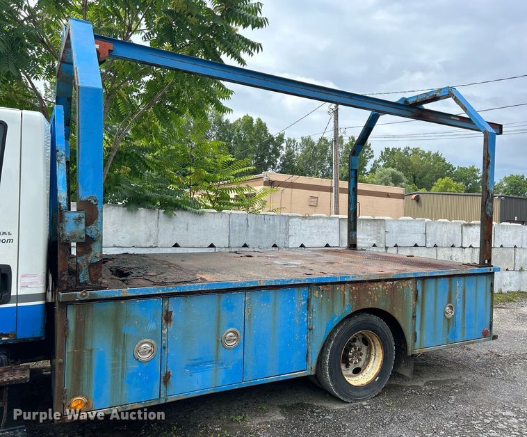 image for item DQ0900 2007 International 4300 flatbed truck