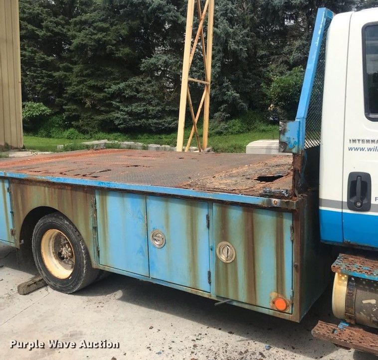 image for item DQ0900 2007 International 4300 flatbed truck
