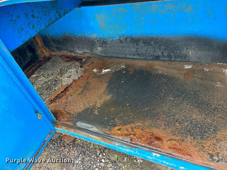 image for item DQ0900 2007 International 4300 flatbed truck