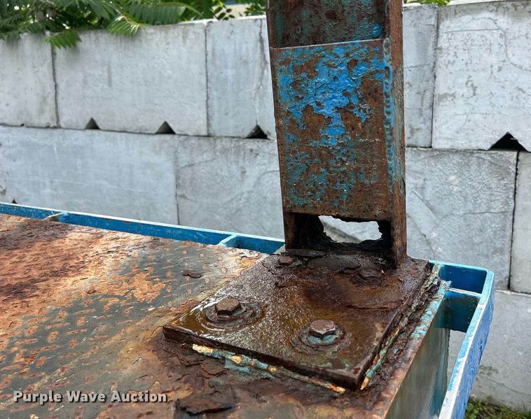 image for item DQ0900 2007 International 4300 flatbed truck