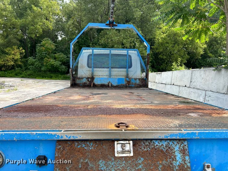 image for item DQ0900 2007 International 4300 flatbed truck