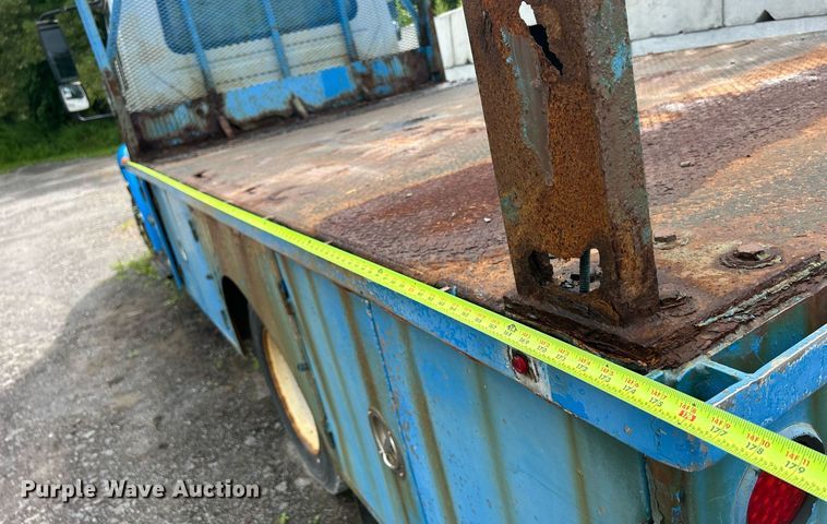 image for item DQ0900 2007 International 4300 flatbed truck